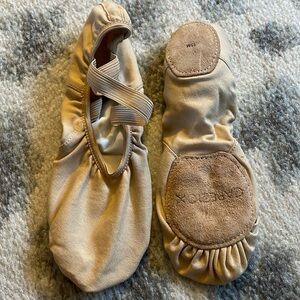 Capezio Hanami canavas split sole ballet slippers